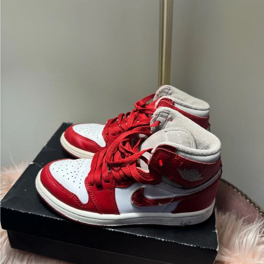 Nike - Picture 3 of 3